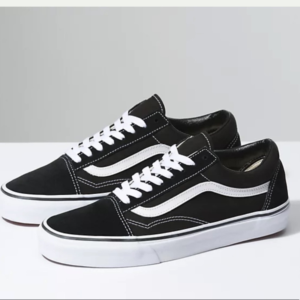 Vans Old Skool Sneaker in Black/White 🆕